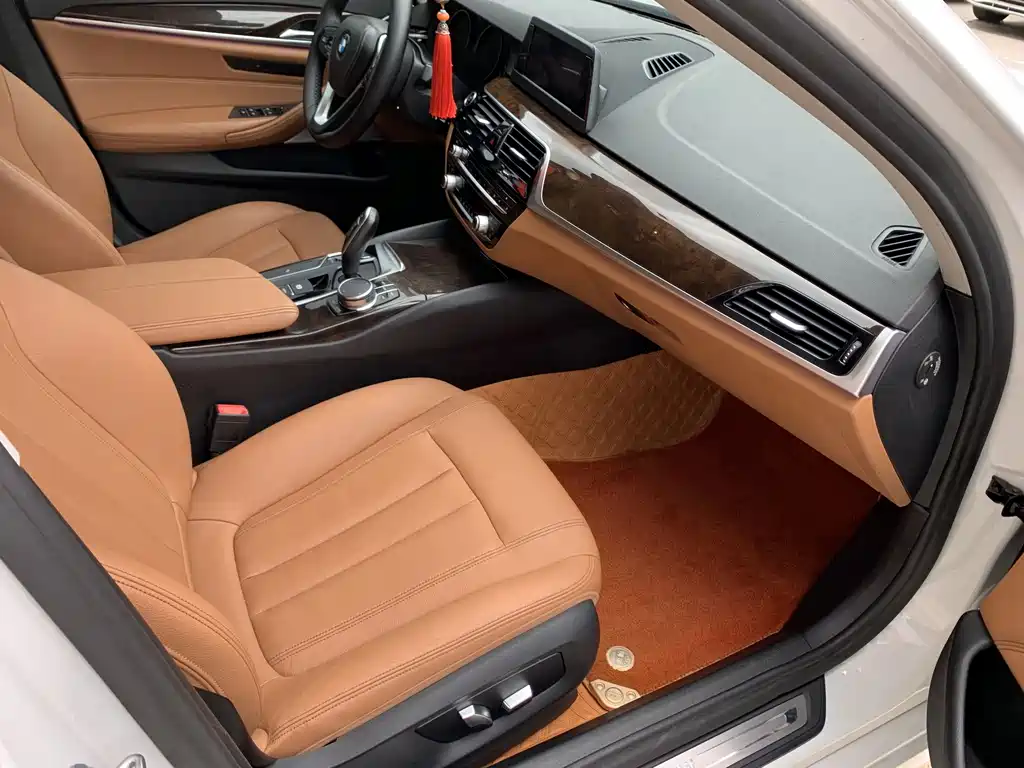 BMW 5 Series — миниатюра 14