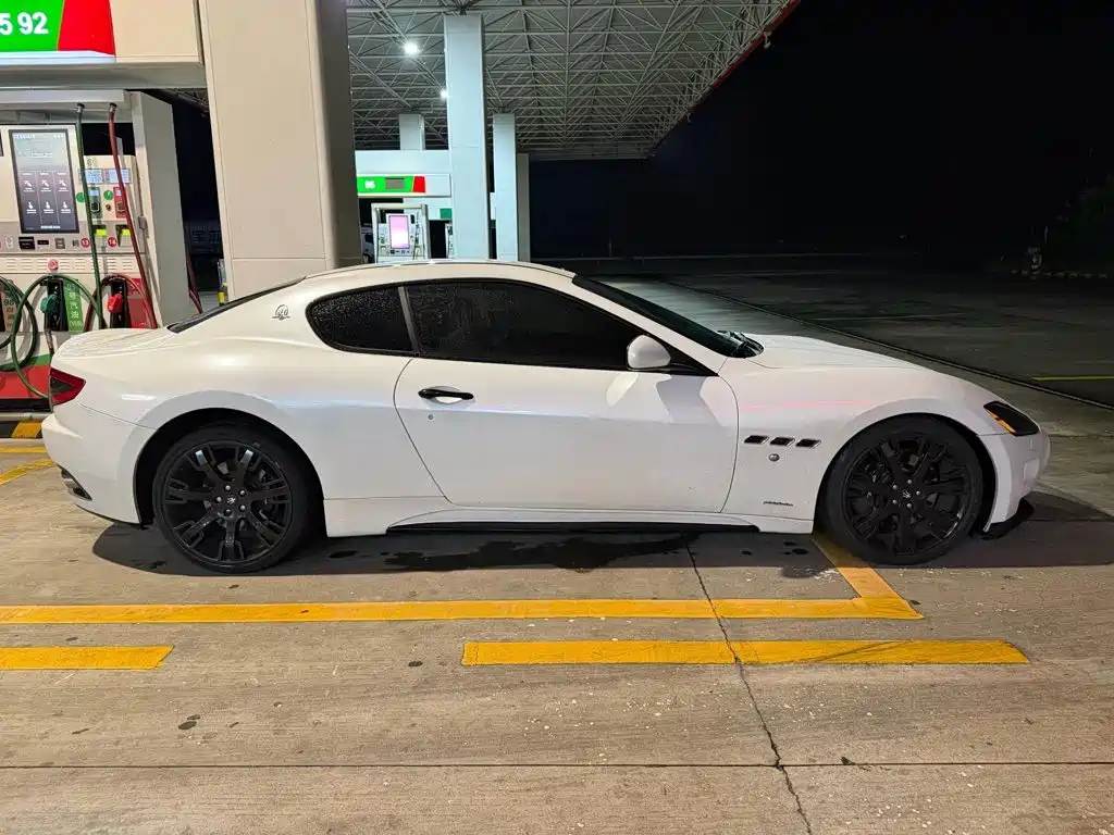 Maserati GranTurismo — миниатюра 6