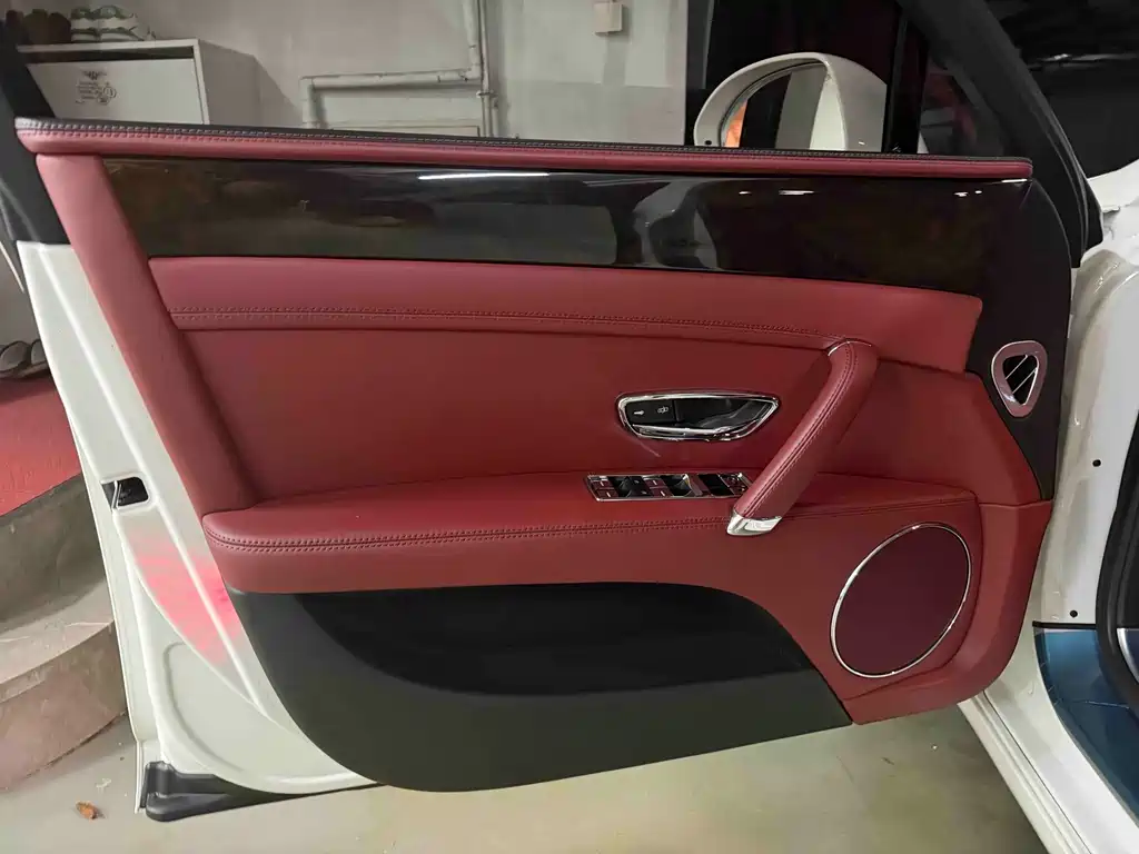 Bentley Flying Spur — миниатюра 6