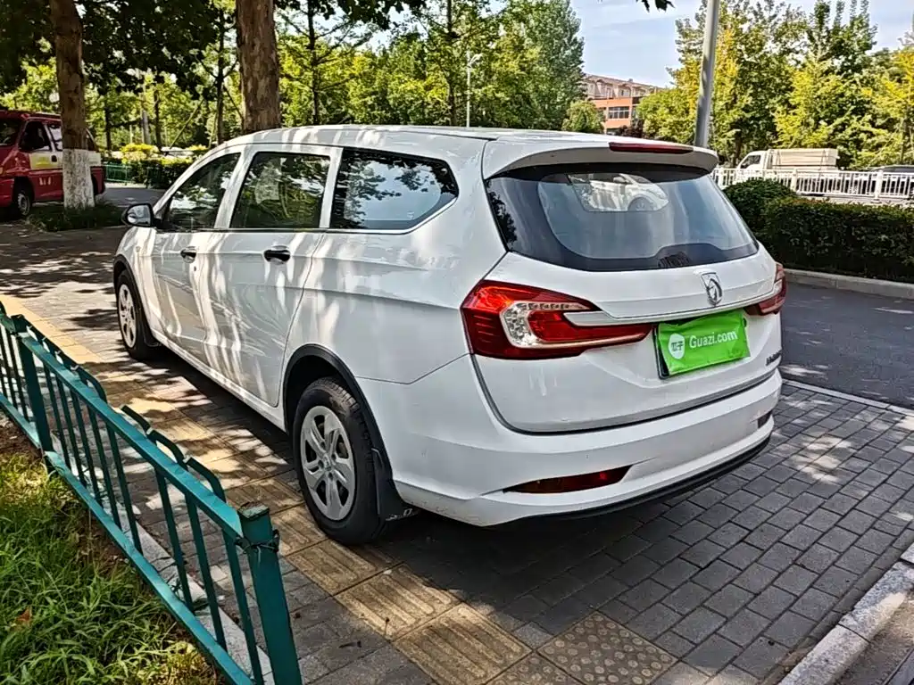 Baojun 310W — миниатюра 5