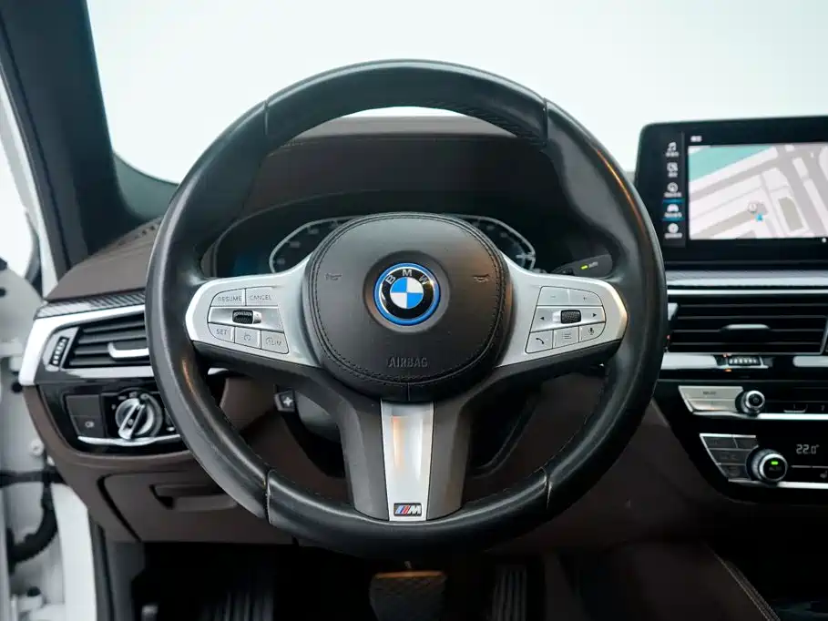 BMW 5 Series New Energy — миниатюра 15