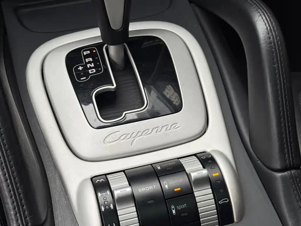 Porsche Cayenne — миниатюра 10