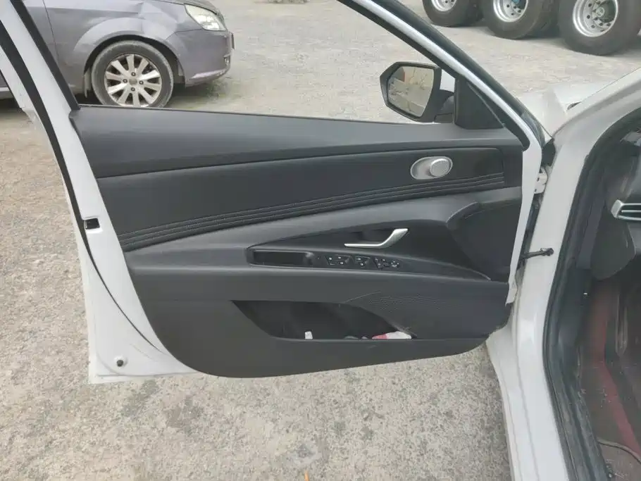 Hyundai Elantra — миниатюра 7
