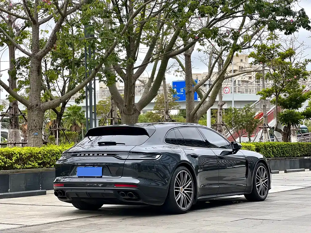 PORSCHE PANAMERA