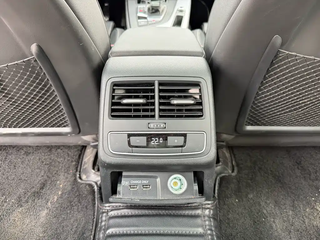 Audi A4L 2023 40 TFSI Luxury