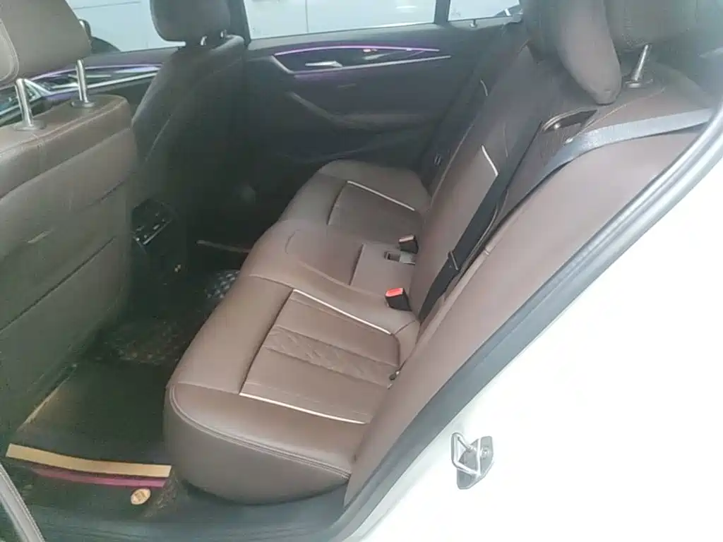 BMW 5 Series — миниатюра 17