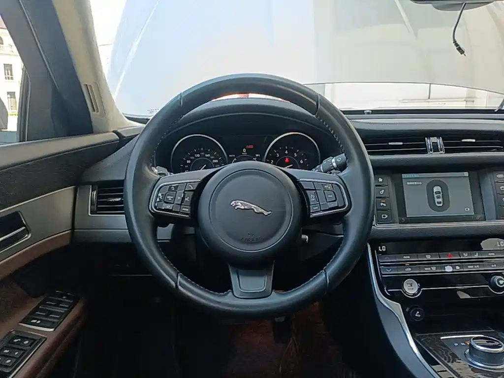 Jaguar XFL — миниатюра 11