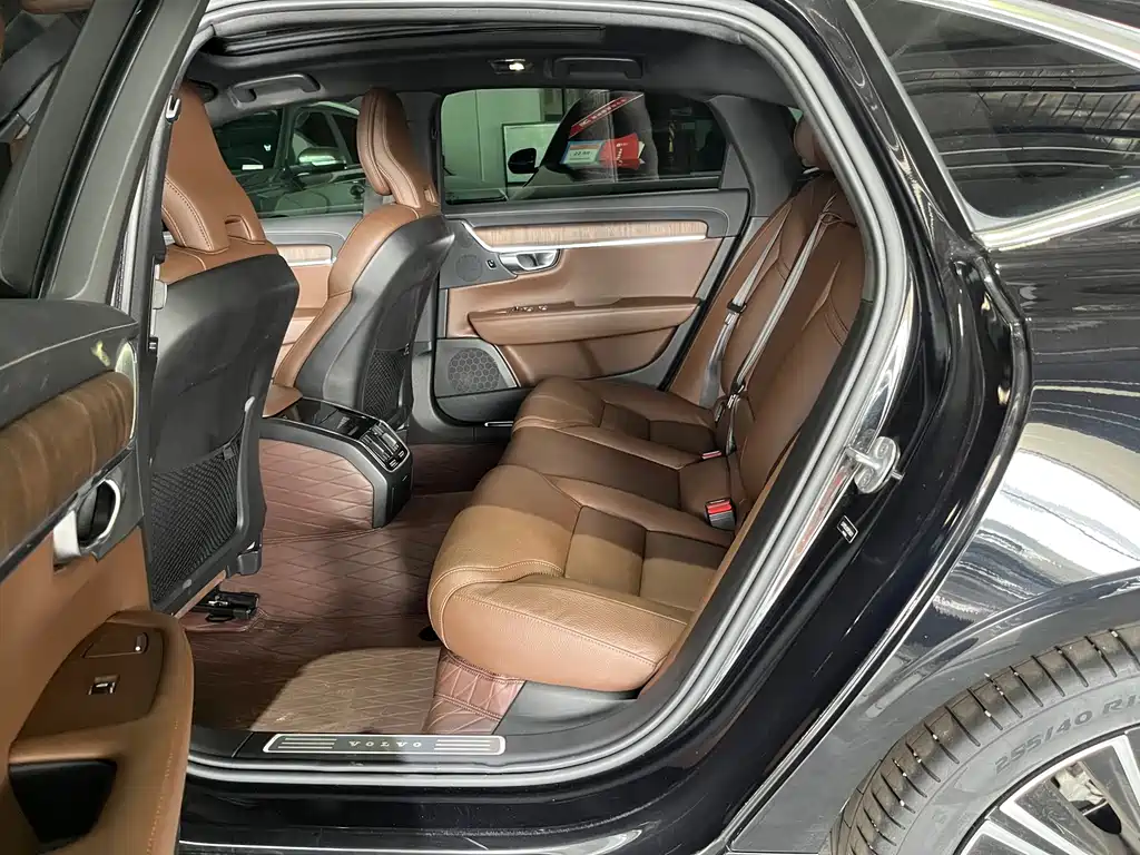 Volvo S90 — миниатюра 9