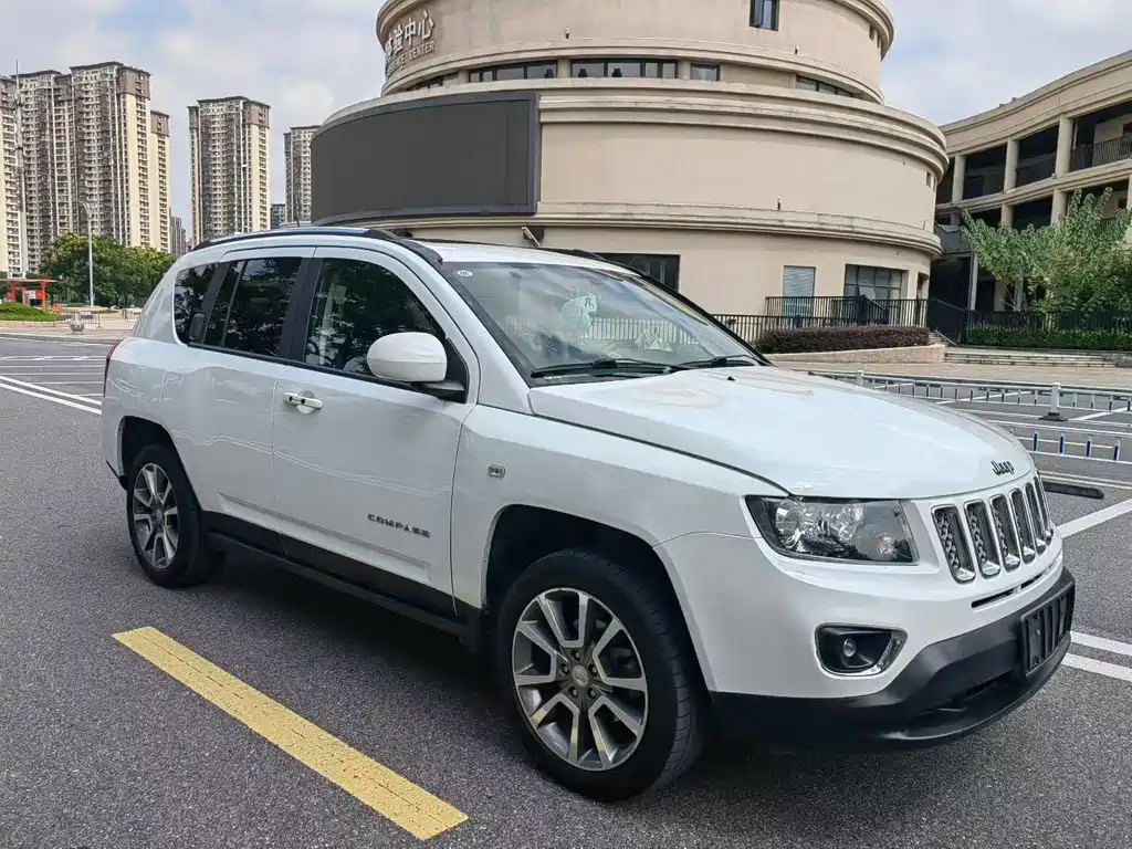 Jeep Compass (Import) — миниатюра 3