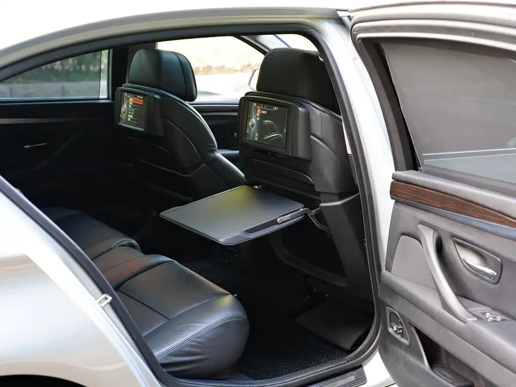 BMW 5 Series — миниатюра 27
