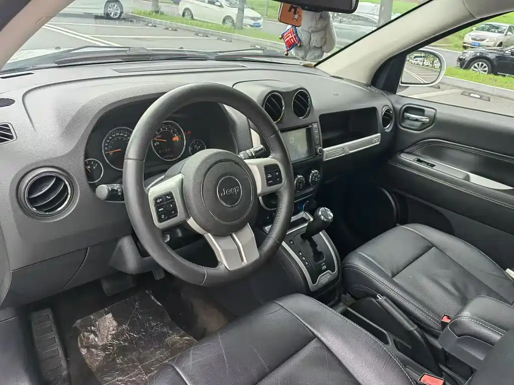 Jeep Compass (Import) — миниатюра 4