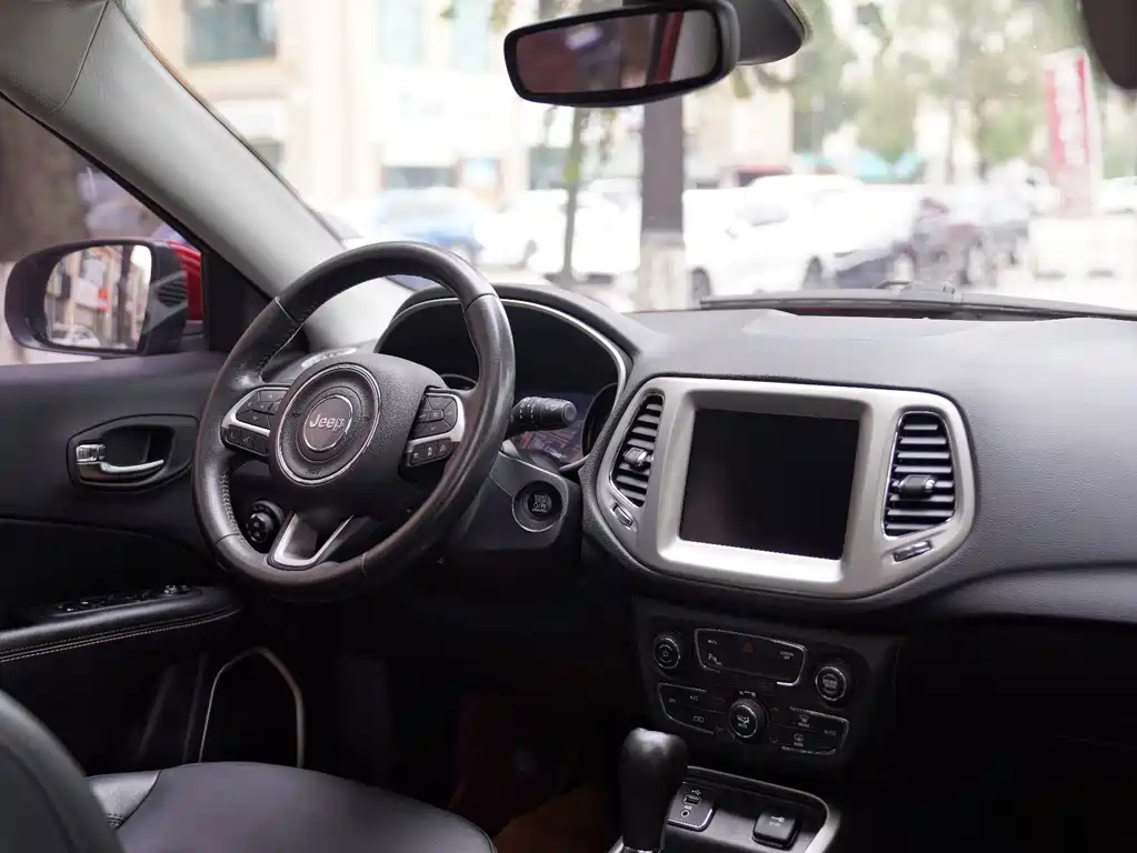 Jeep Compass — миниатюра 5