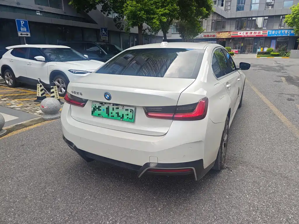 BMW i3 — миниатюра 6