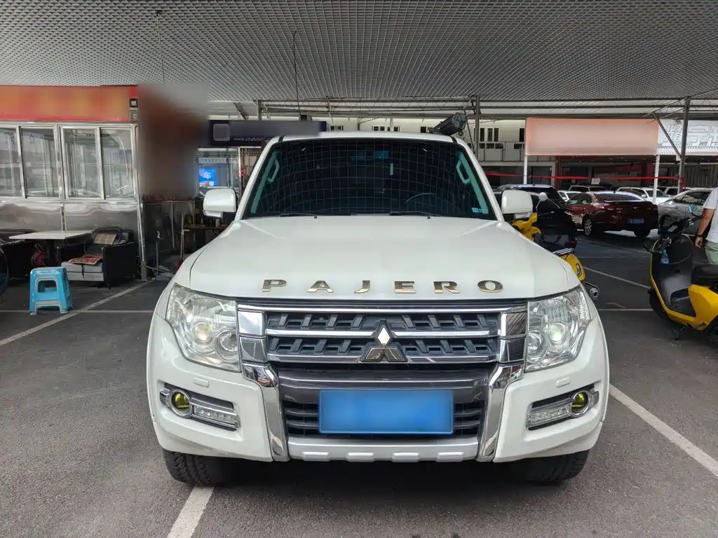 Mitsubishi Pajero (Import) — миниатюра 3