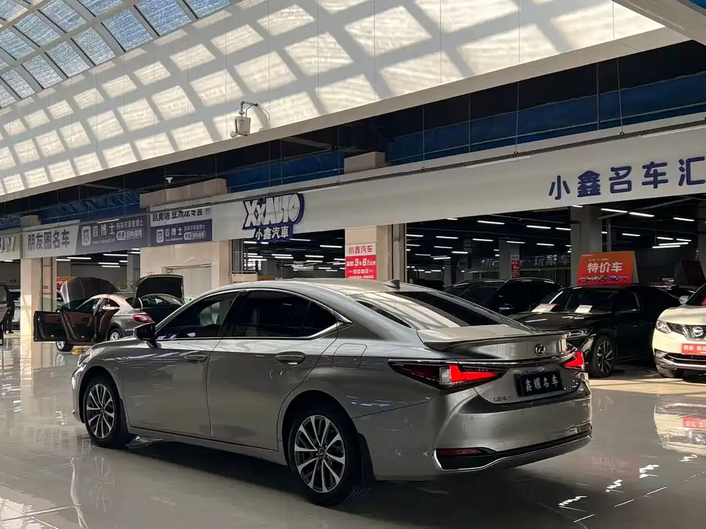 Lexus ES — миниатюра 8