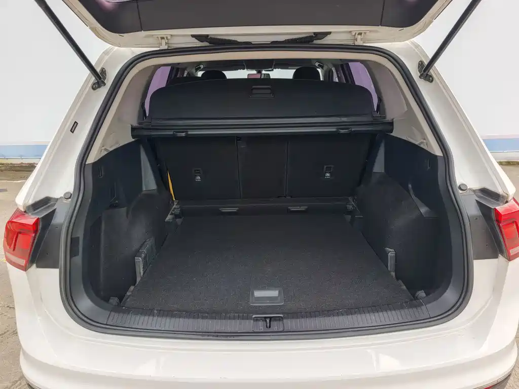 Volkswagen Tiguan L — миниатюра 22