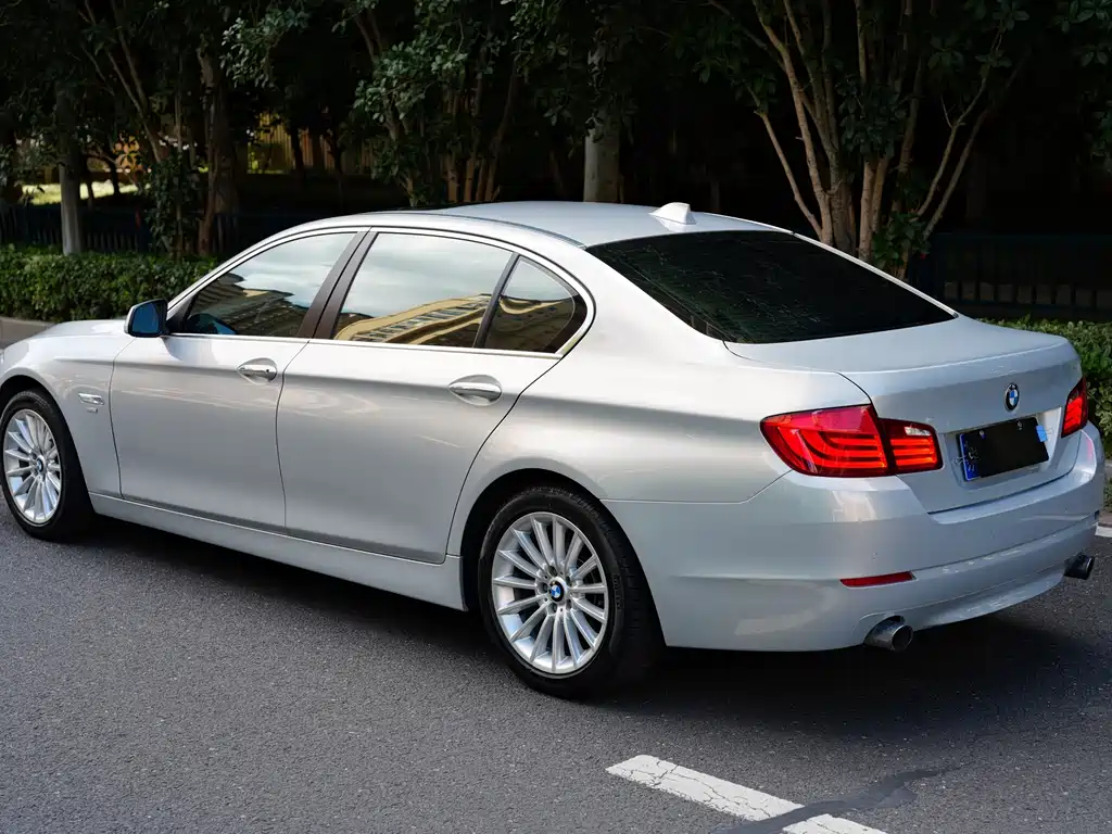 BMW 5 Series — миниатюра 10