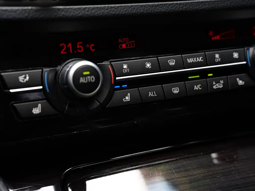 BMW 5 Series — миниатюра 23