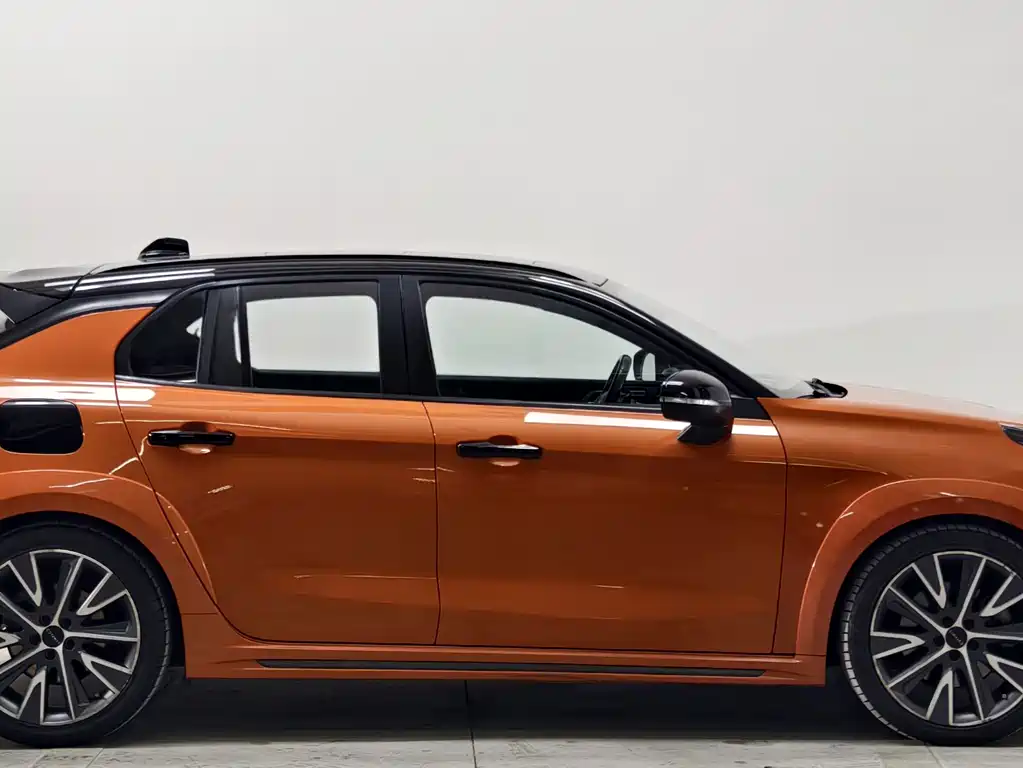Lynk & Co 02 Hatchback — миниатюра 7
