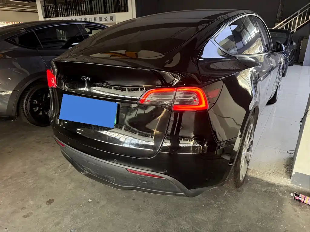 Tesla Model Y — миниатюра 14
