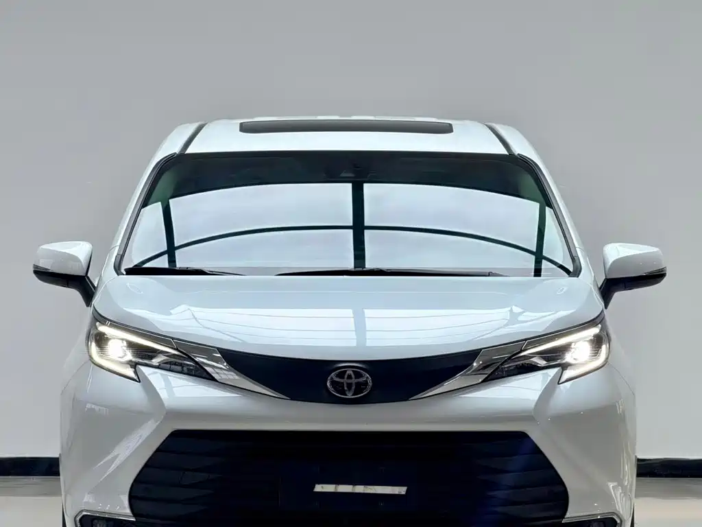 Toyota Sienna — миниатюра 2