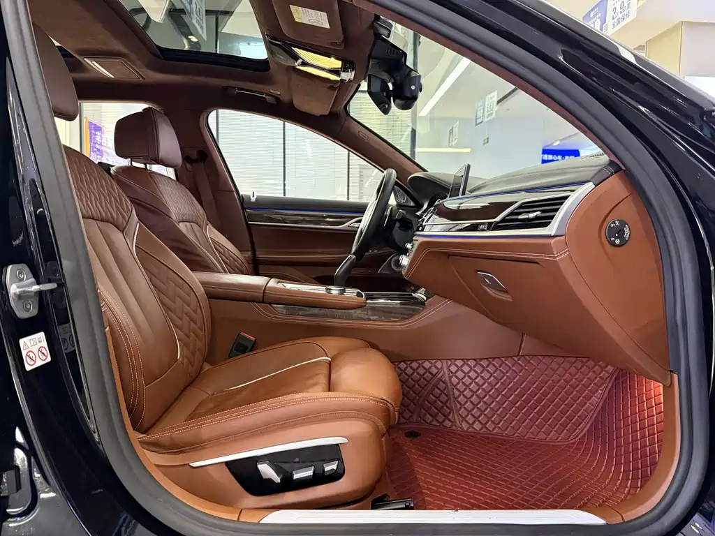 BMW 7 Series — миниатюра 8