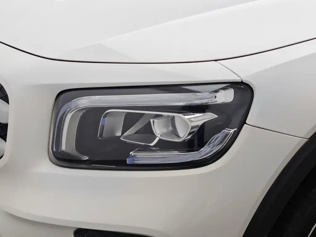 Mercedes-Benz GLB — миниатюра 8