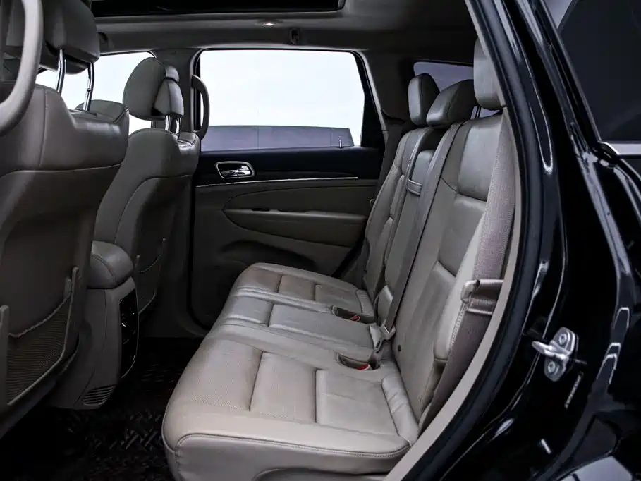 Jeep Grand Cherokee (Import) — миниатюра 16