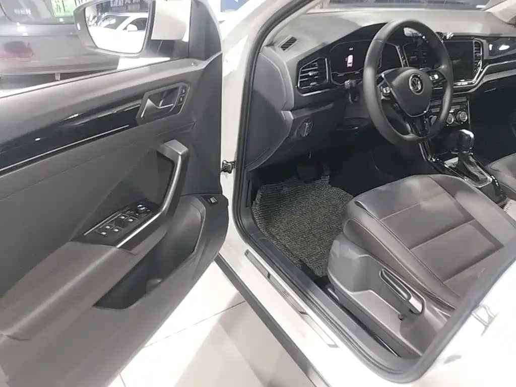 Volkswagen T-Roc — миниатюра 16