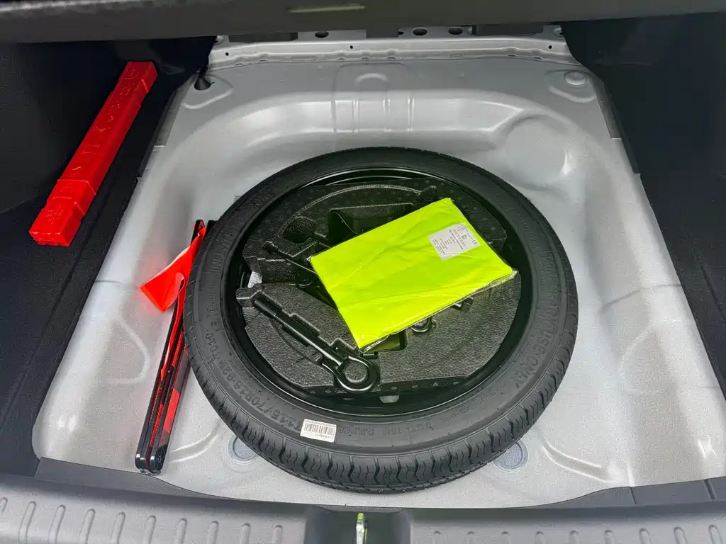 Geely Emgrand — миниатюра 15