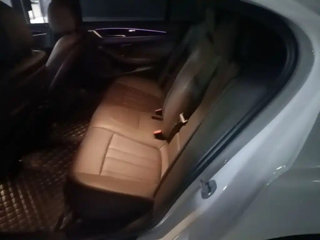 BMW 5 Series — миниатюра 17