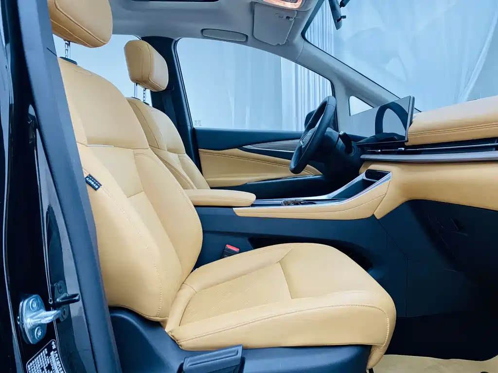 SAIC MAXUS CHASE G50 PLUG IN HYBRID