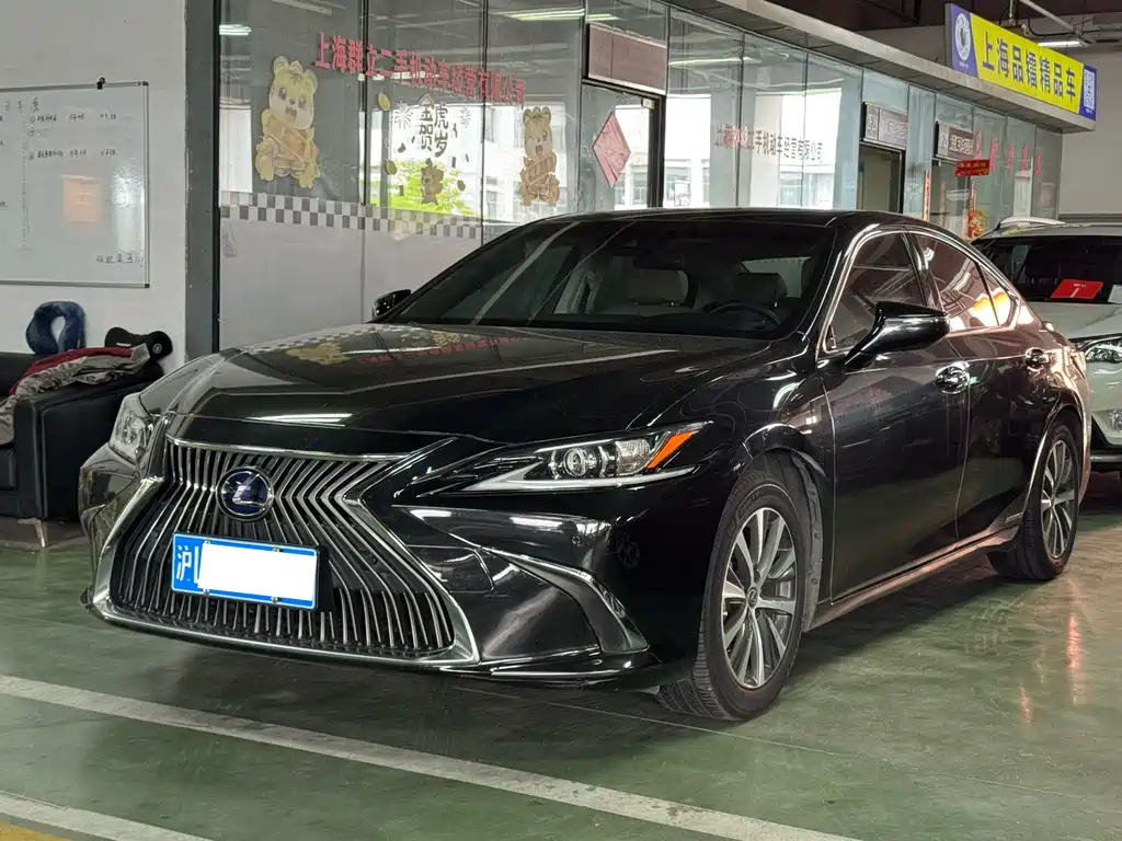 Lexus ES 2019