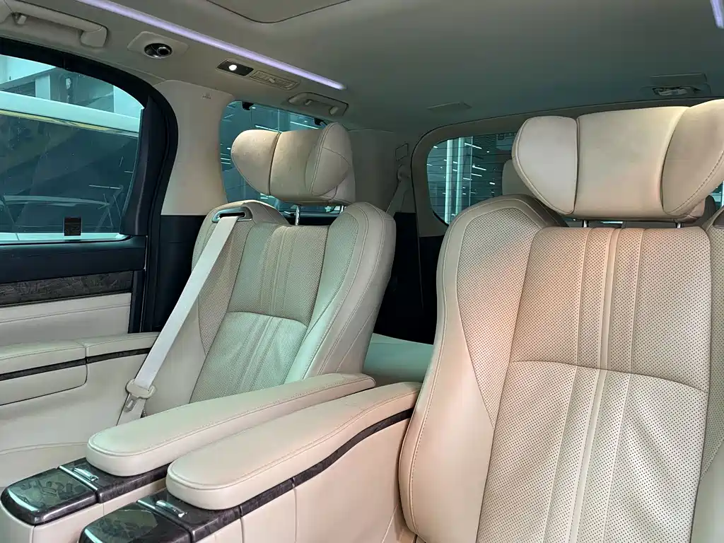 Toyota Vellfire — миниатюра 8