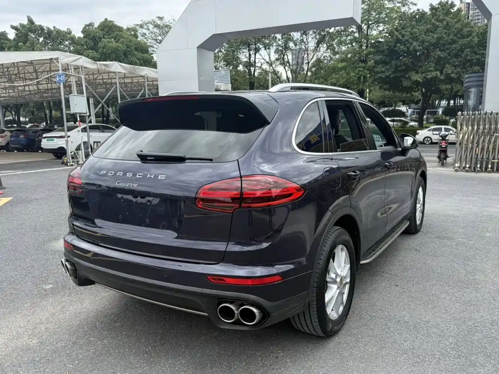 Porsche Cayenne — миниатюра 7