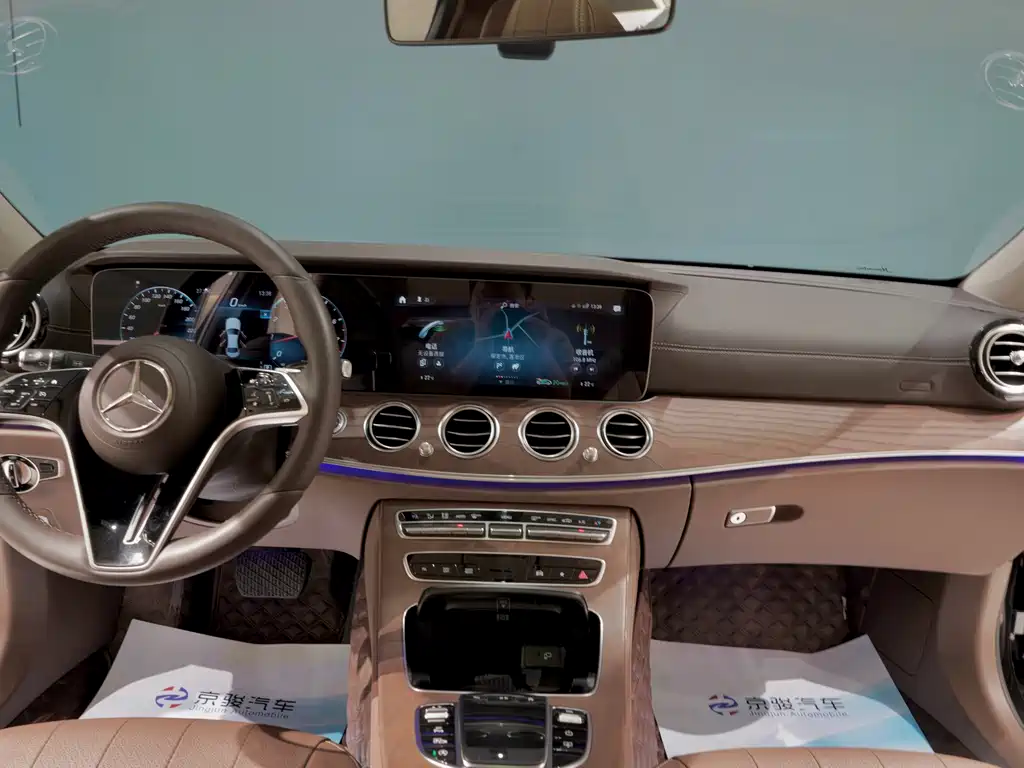 Mercedes-Benz E-Class — миниатюра 5