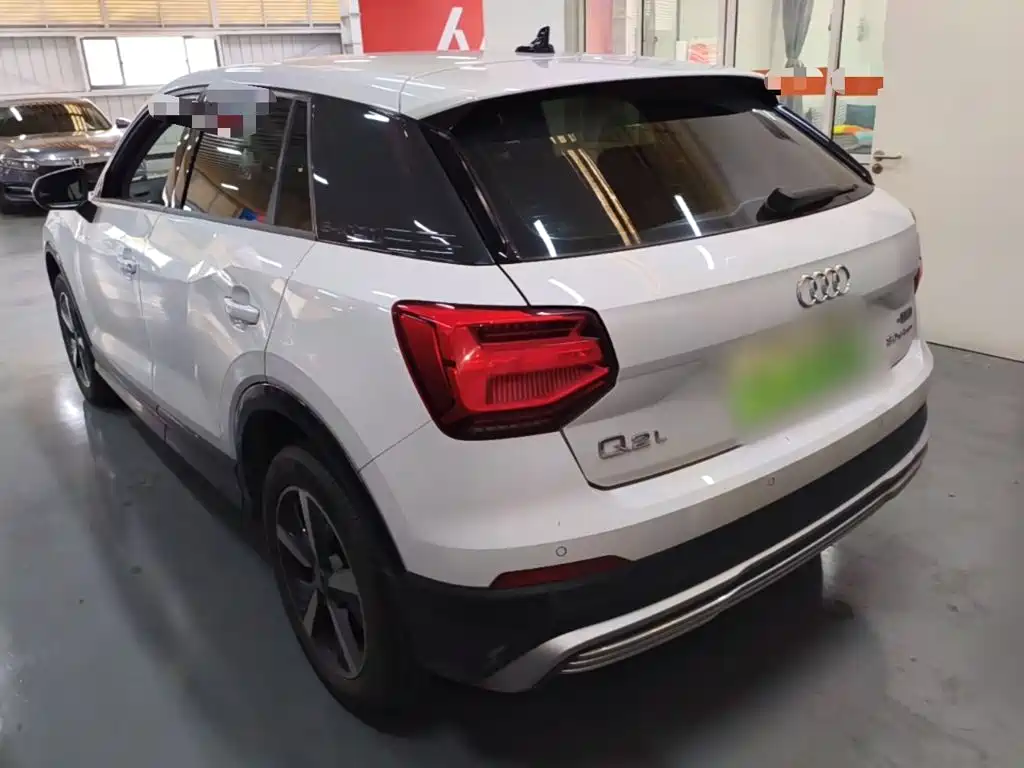 Audi Q2L e-tron — миниатюра 5
