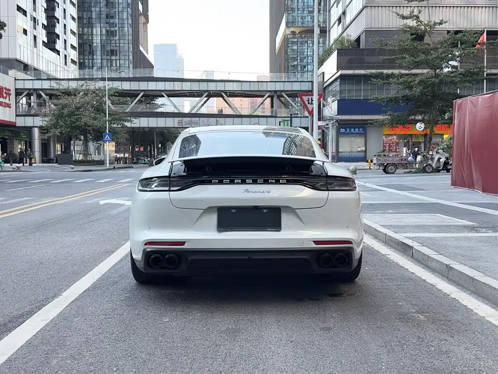 PORSCHE PANAMERA