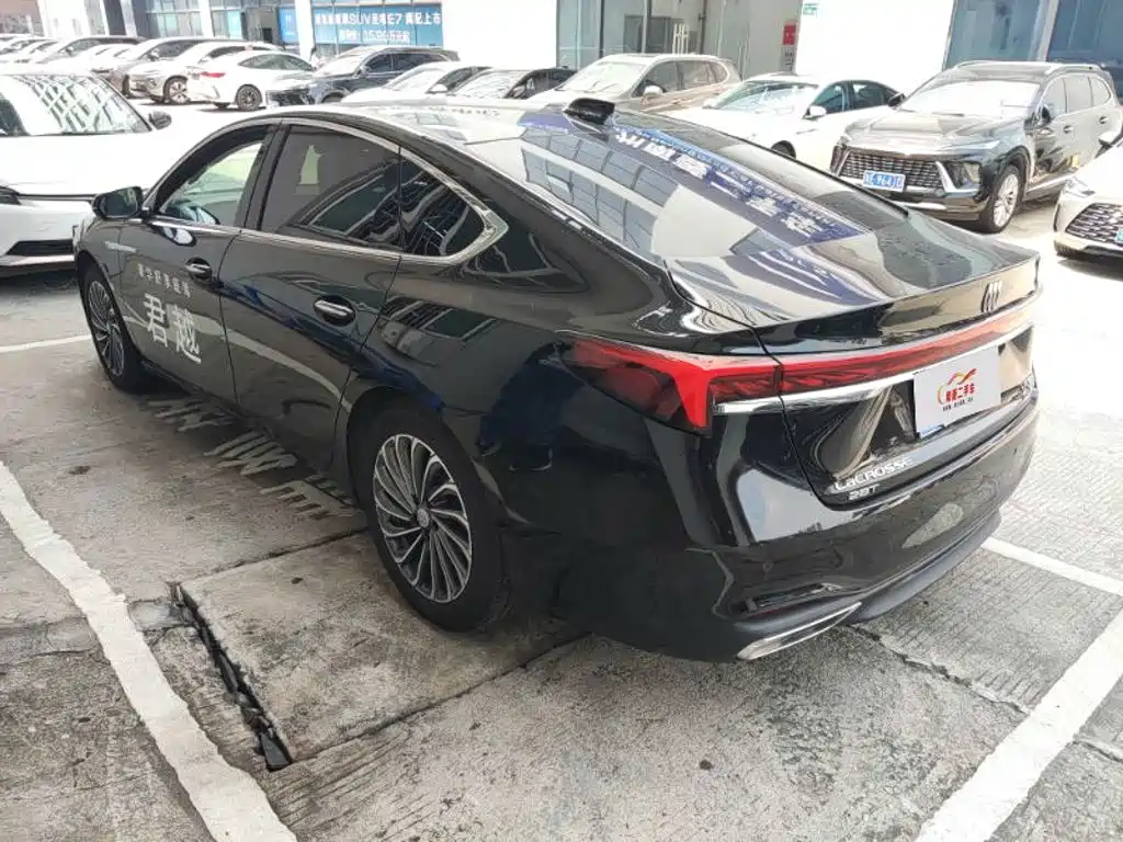 Buick LaCrosse — миниатюра 2