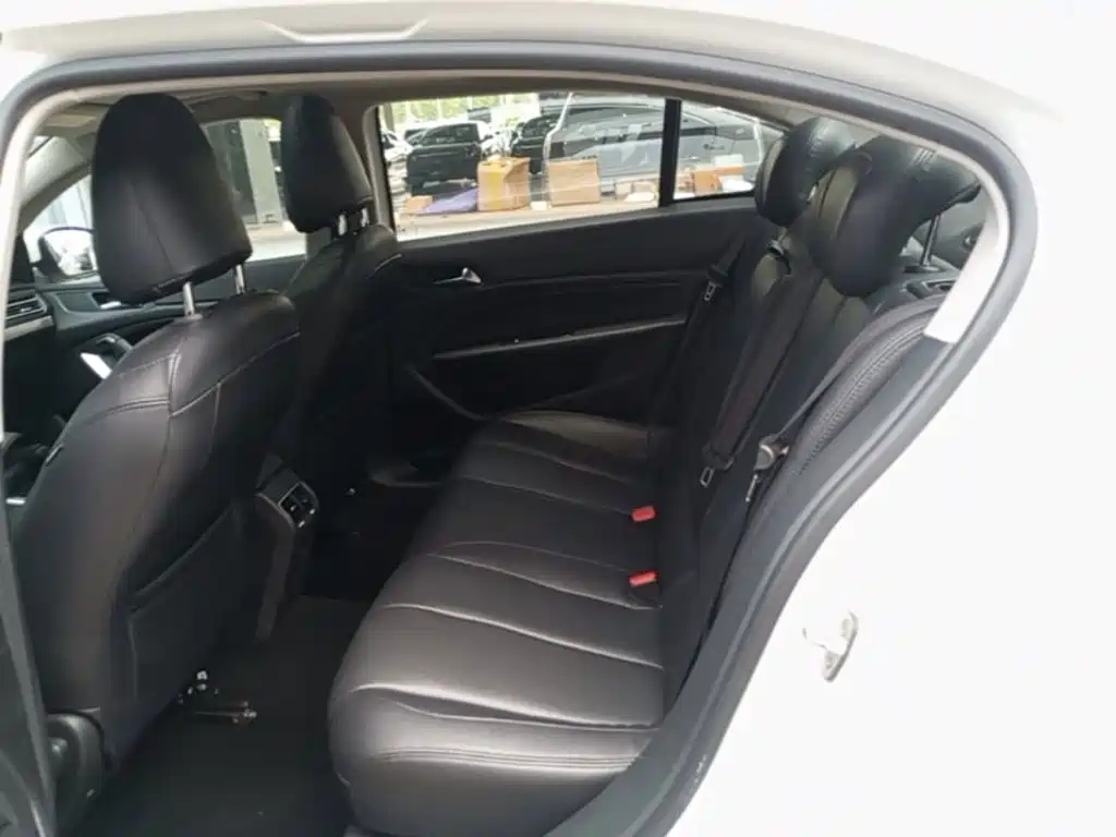 Peugeot 408 — миниатюра 17