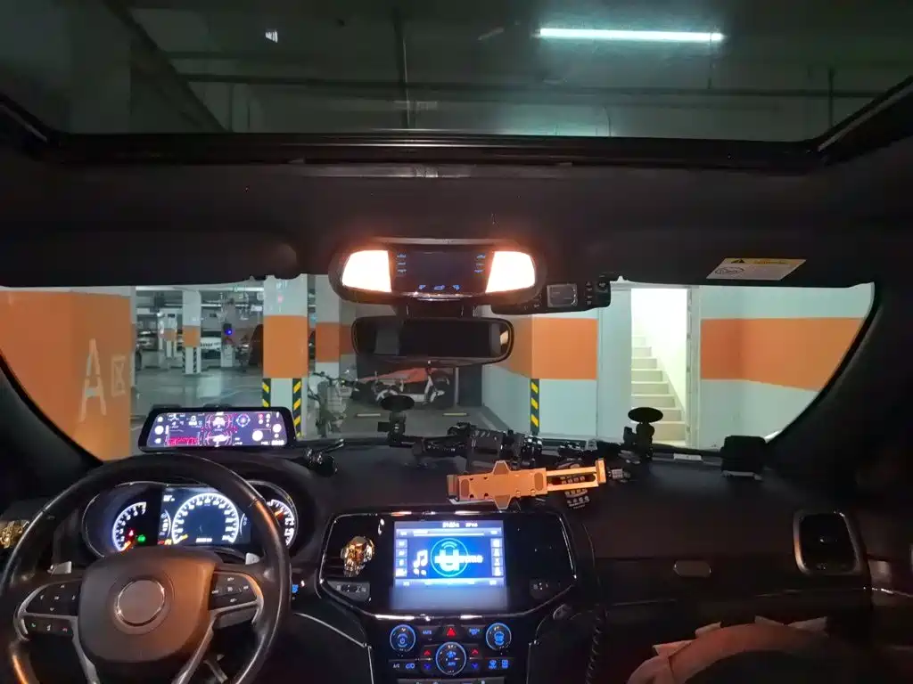 Jeep Grand Cherokee (Import) — миниатюра 14