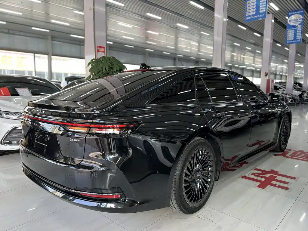 Toyota Crown (Import) — миниатюра 7
