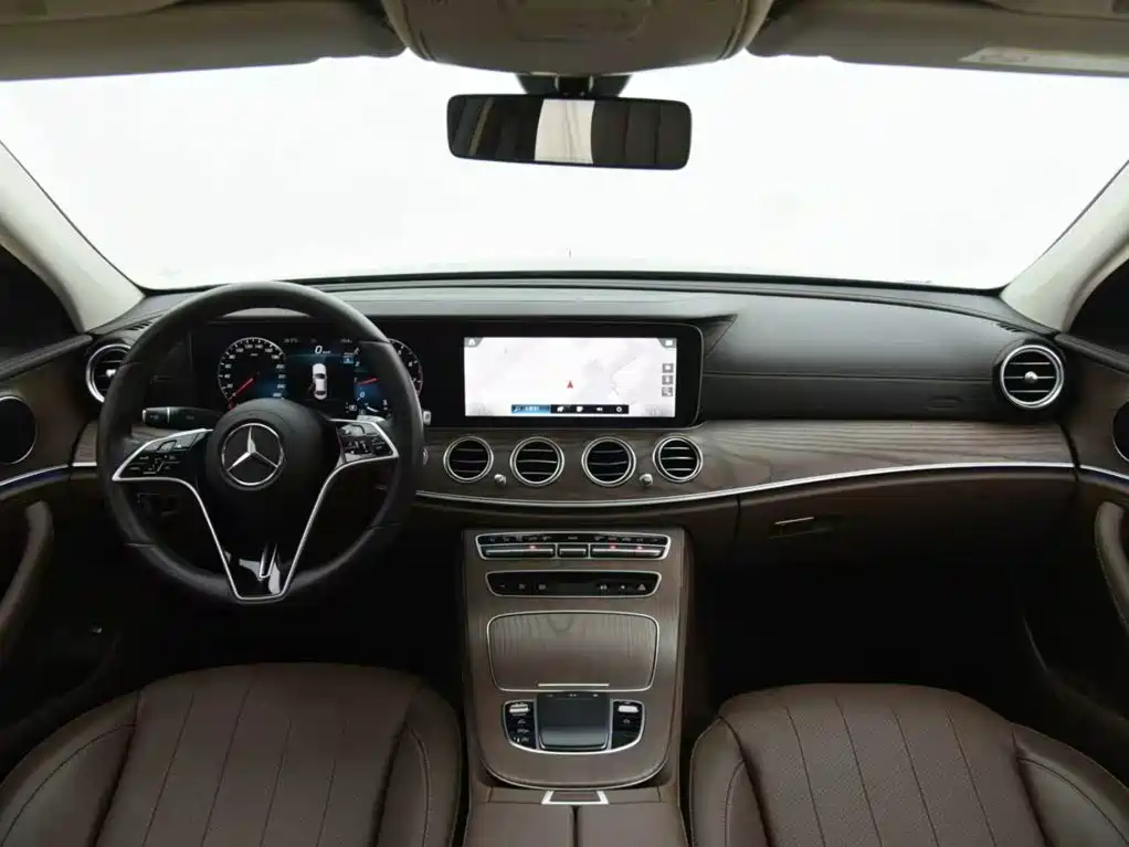 Mercedes-Benz E-Class — миниатюра 9