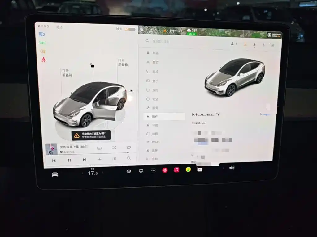 Tesla Model Y — миниатюра 12