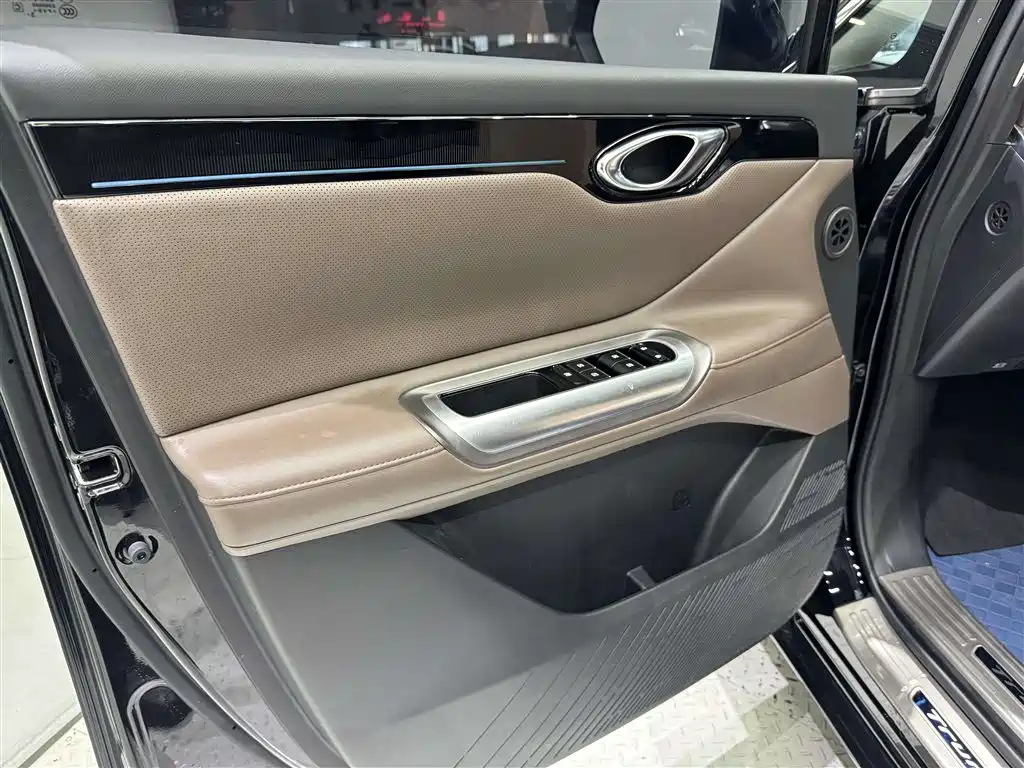 GAC Motor Trumpchi E8 PHEV — миниатюра 9