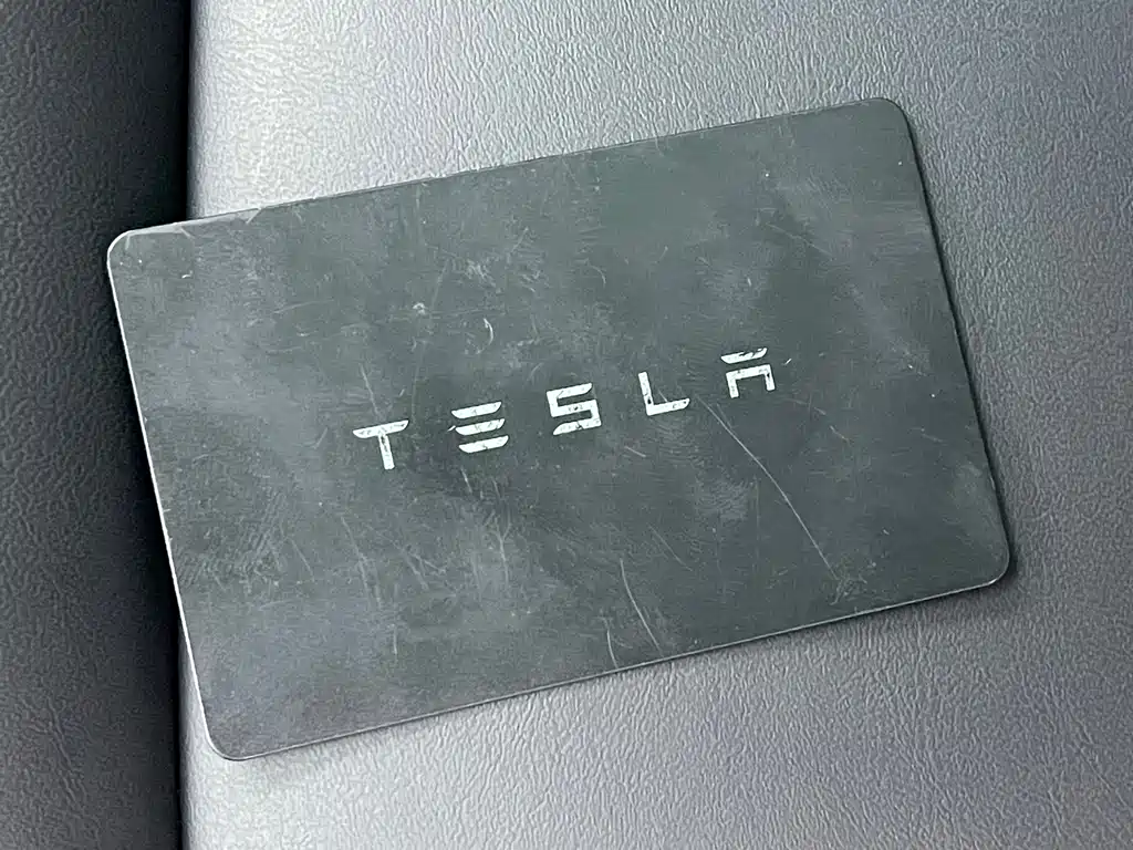 Tesla Model Y — миниатюра 14