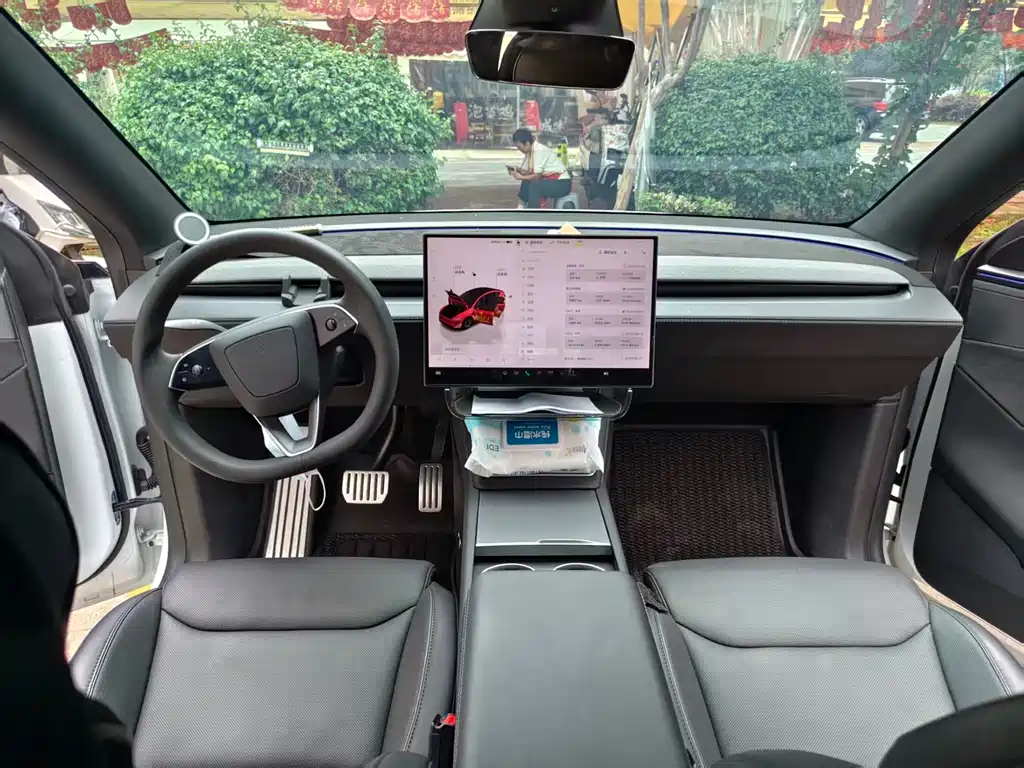 Tesla Model Y L — миниатюра 10