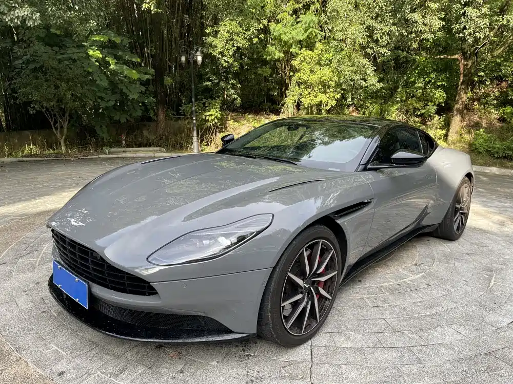 Купить Aston Martin DB11