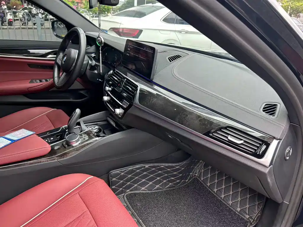 BMW 5 Series — миниатюра 8