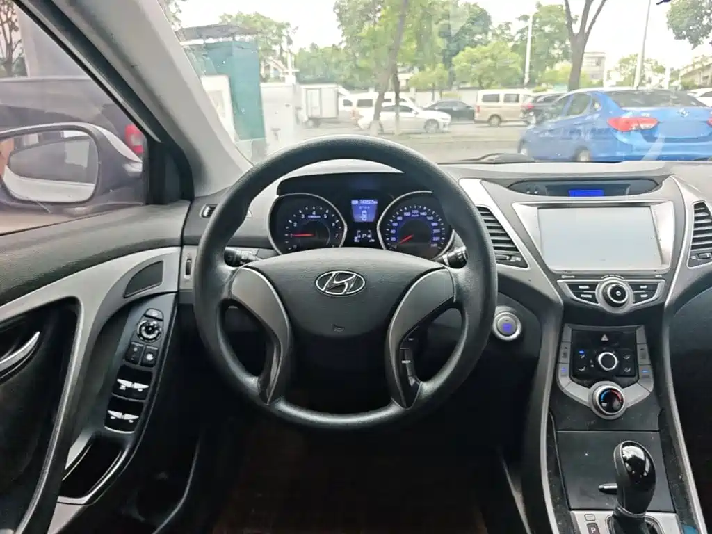 Hyundai Elantra Langdong — миниатюра 11